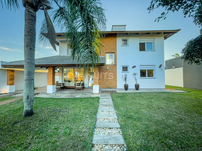 Excelente sobrado em localização privilegiada na praia de Atlântida: 2ª foto da galeria de imagens do imóvel