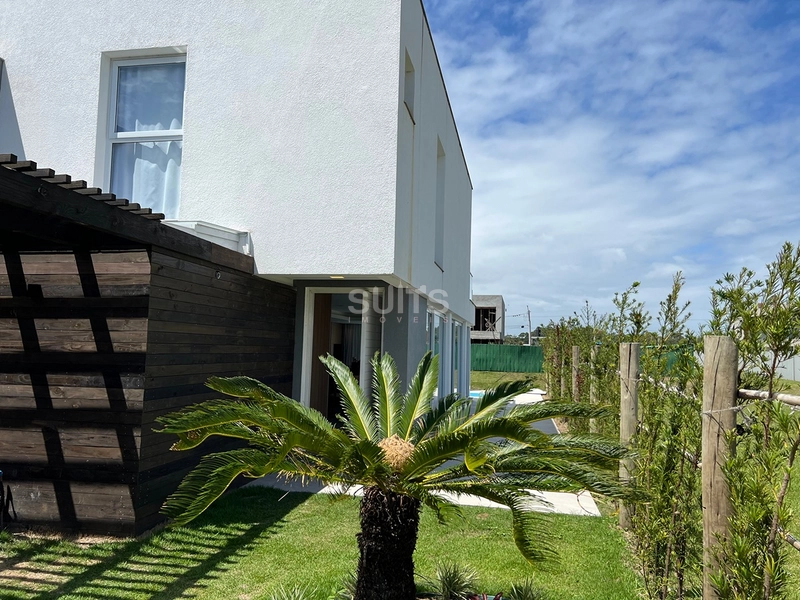 Excelente unidade à venda no condomínio One Atlântida: 1ª foto da galeria de imagens do imóvel