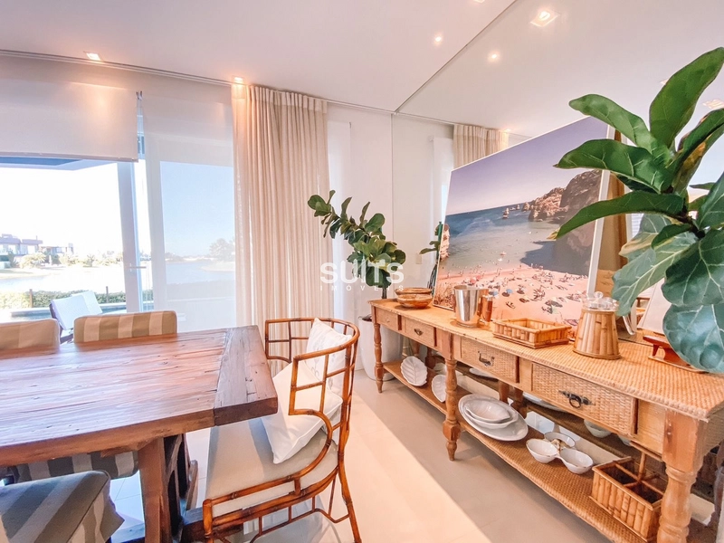 Belíssimo sobrado beira lago à venda no condomínio Enseada: 60ª foto da galeria de imagens do imóvel