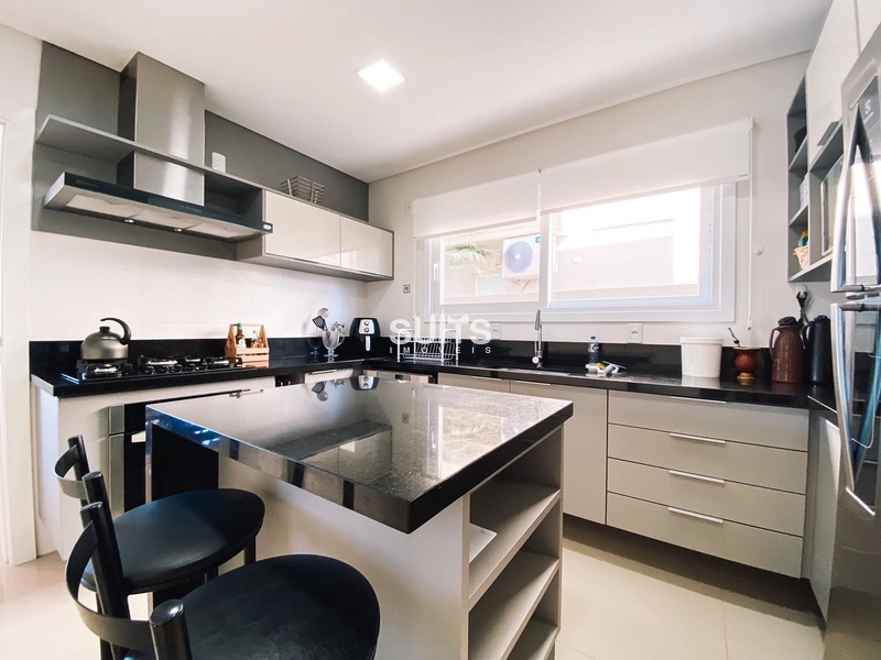 Belíssimo sobrado beira lago à venda no condomínio Enseada: 63ª foto da galeria de imagens do imóvel