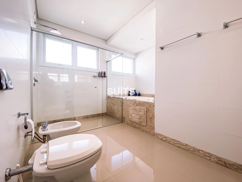 Belíssimo sobrado beira lago à venda no condomínio Enseada: 51ª foto da galeria de imagens do imóvel