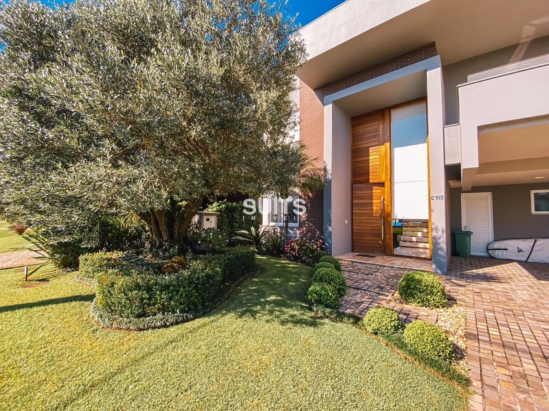 Belíssimo sobrado beira lago à venda no condomínio Enseada: 2ª foto da galeria de imagens do imóvel