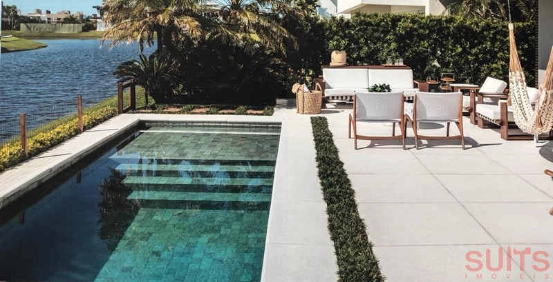 Belíssimo sobrado beira lago à venda no condomínio Enseada: 95ª foto da galeria de imagens do imóvel