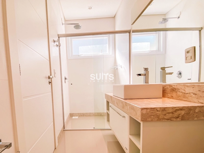 Belíssimo sobrado beira lago à venda no condomínio Enseada: 42ª foto da galeria de imagens do imóvel