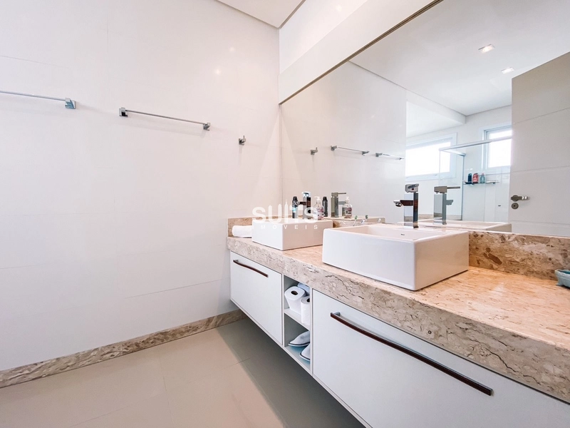 Belíssimo sobrado beira lago à venda no condomínio Enseada: 39ª foto da galeria de imagens do imóvel