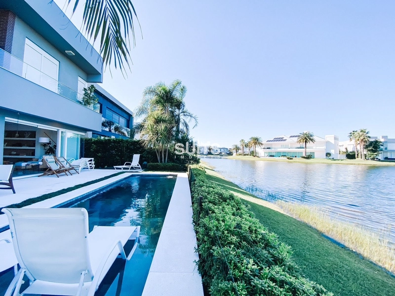 Belíssimo sobrado beira lago à venda no condomínio Enseada: 12ª foto da galeria de imagens do imóvel