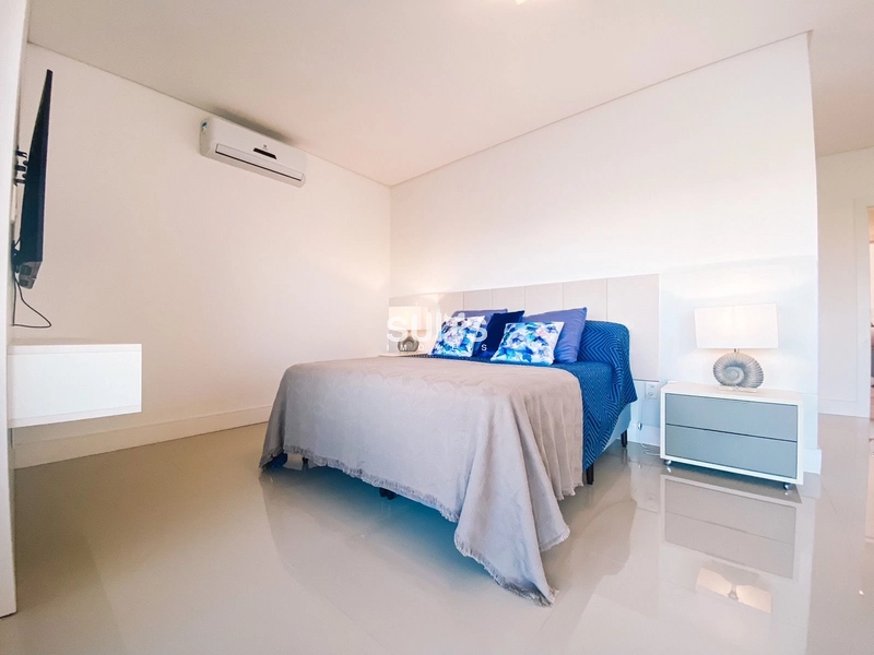 Belíssimo sobrado beira lago à venda no condomínio Enseada: 54ª foto da galeria de imagens do imóvel