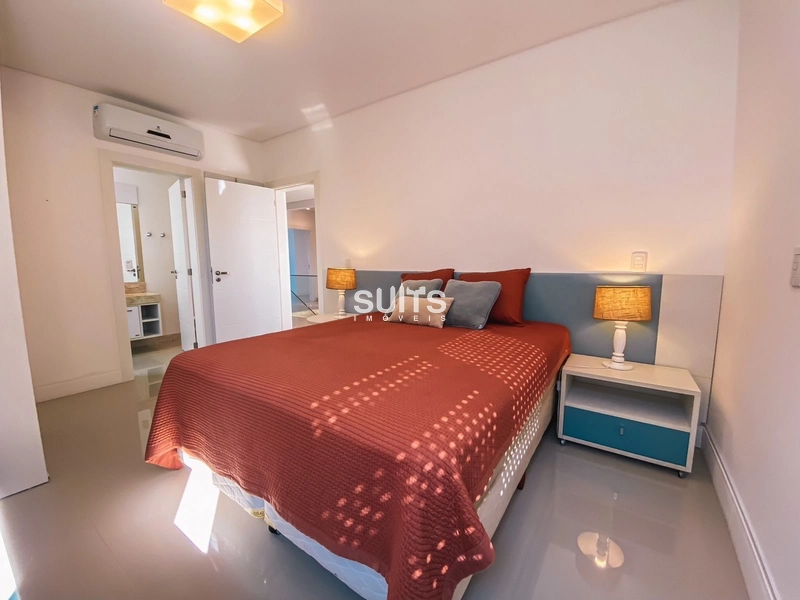 Belíssimo sobrado beira lago à venda no condomínio Enseada: 40ª foto da galeria de imagens do imóvel