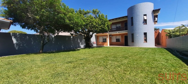 Sobrado com 02 terrenos na praia de Rainha do mar: 1ª foto da galeria de imagens do imóvel