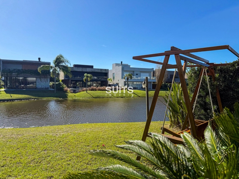 Magnífico sobrado beira lago no condomínio Villaggio: 14ª foto da galeria de imagens do imóvel
