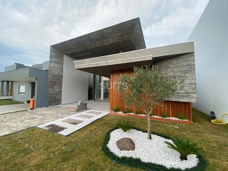 Linda casa térrea à venda no condomínio Riviera: 1ª foto da galeria de imagens do imóvel