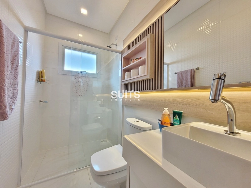 Linda casa de esquina e vista para o lago no condomínio Enseada: 43ª foto da galeria de imagens do imóvel