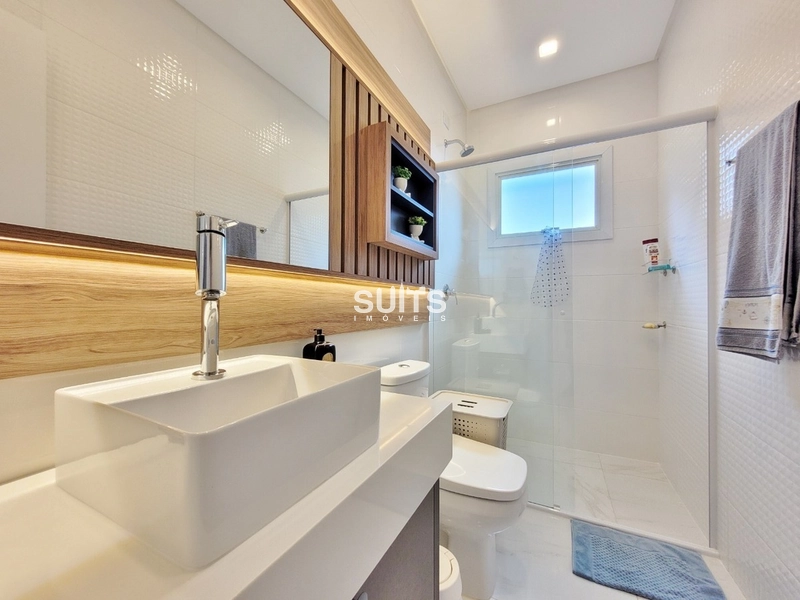 Linda casa de esquina e vista para o lago no condomínio Enseada: 37ª foto da galeria de imagens do imóvel