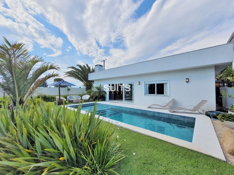 Linda casa de esquina e vista para o lago no condomínio Enseada: 30ª foto da galeria de imagens do imóvel