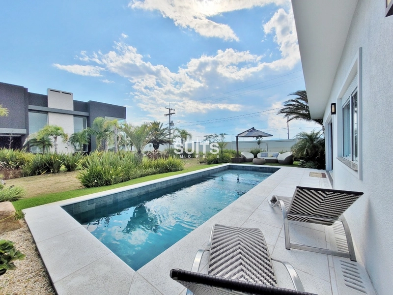 Linda casa de esquina e vista para o lago no condomínio Enseada: 33ª foto da galeria de imagens do imóvel