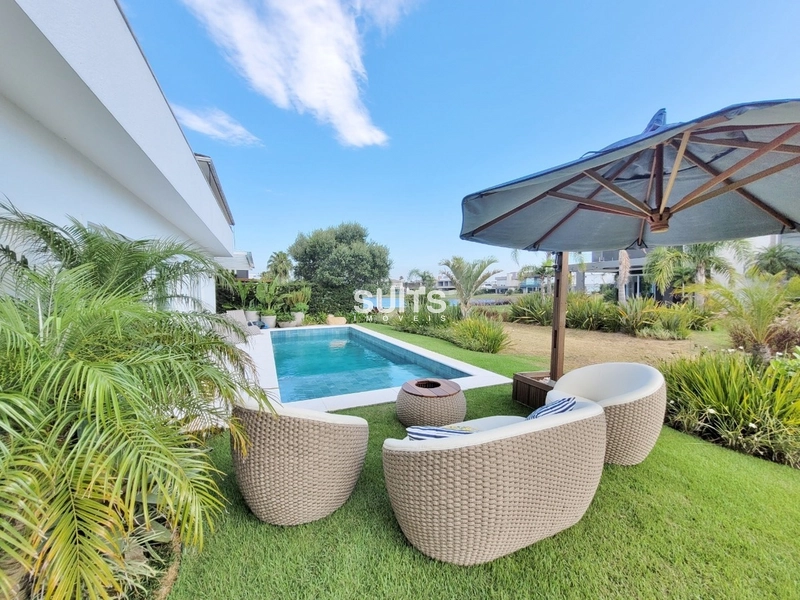 Linda casa de esquina e vista para o lago no condomínio Enseada: 28ª foto da galeria de imagens do imóvel