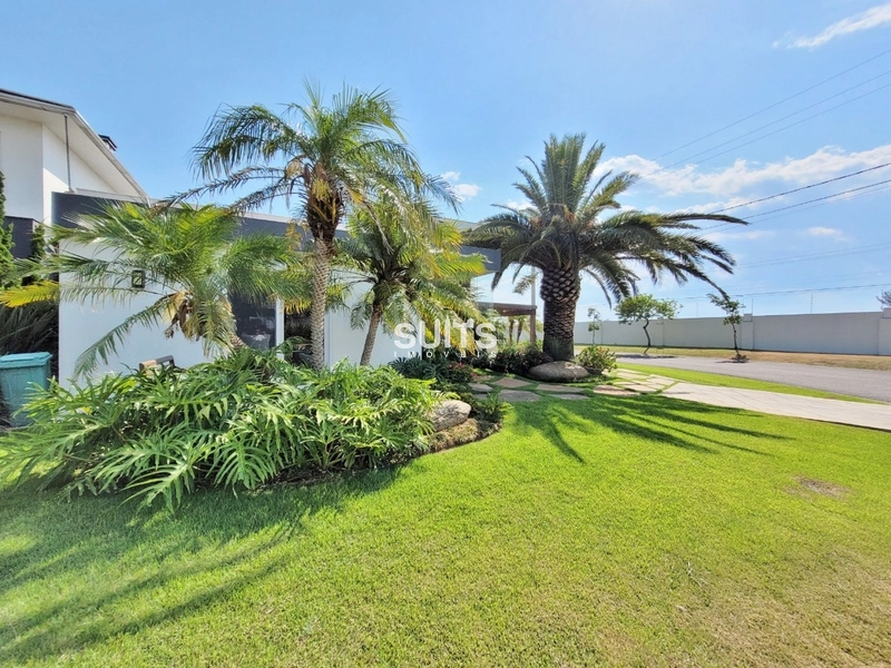 Linda casa de esquina e vista para o lago no condomínio Enseada: 5ª foto da galeria de imagens do imóvel