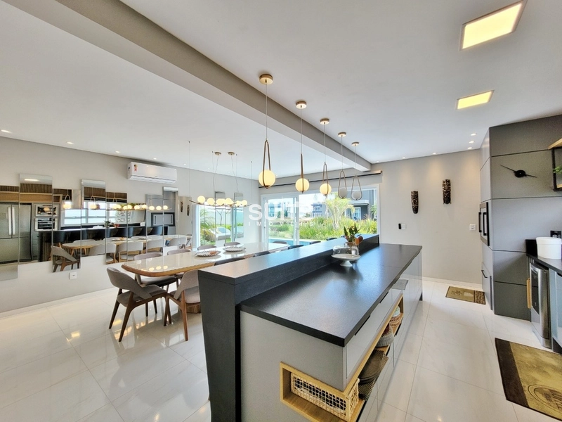 Linda casa de esquina e vista para o lago no condomínio Enseada: 25ª foto da galeria de imagens do imóvel