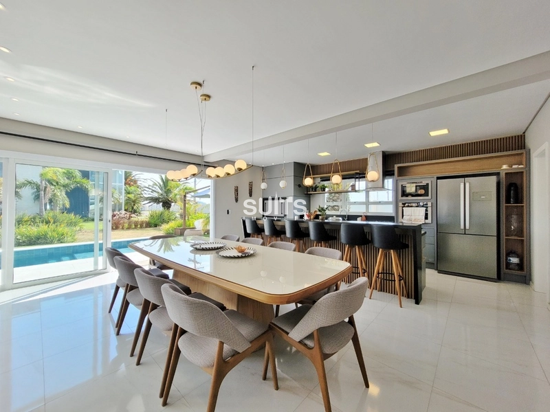 Linda casa de esquina e vista para o lago no condomínio Enseada: 16ª foto da galeria de imagens do imóvel