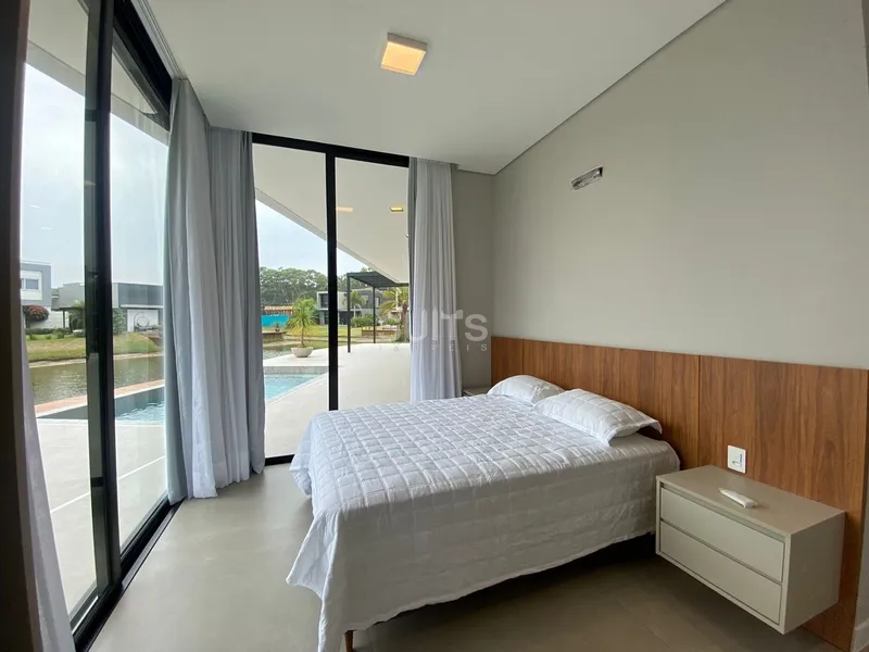 Incrível sobrado à beira do lago no condomínio Malibu: 16ª foto da galeria de imagens do imóvel