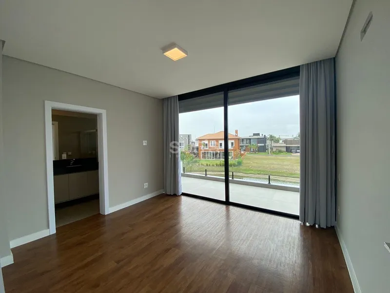 Incrível sobrado à beira do lago no condomínio Malibu: 27ª foto da galeria de imagens do imóvel