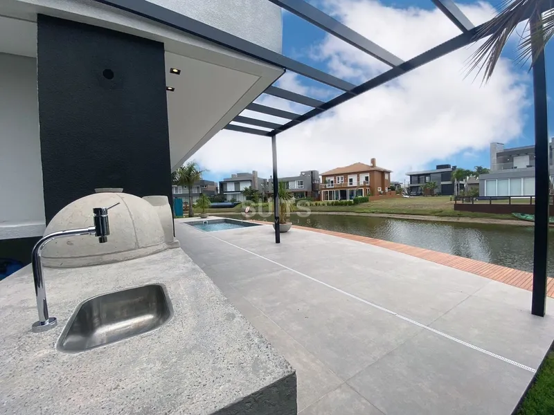 Incrível sobrado à beira do lago no condomínio Malibu: 5ª foto da galeria de imagens do imóvel