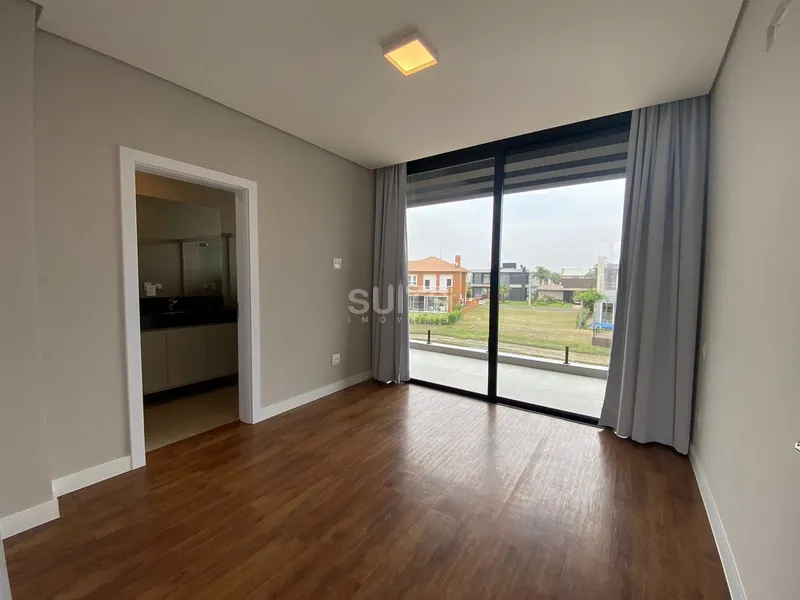 Incrível sobrado à beira do lago no condomínio Malibu: 26ª foto da galeria de imagens do imóvel