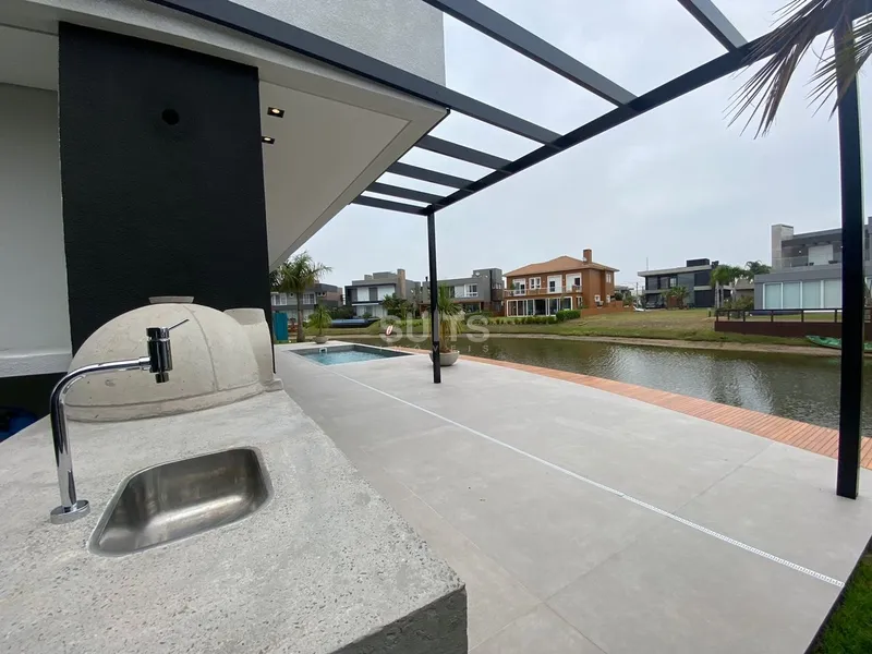 Incrível sobrado à beira do lago no condomínio Malibu: 15ª foto da galeria de imagens do imóvel