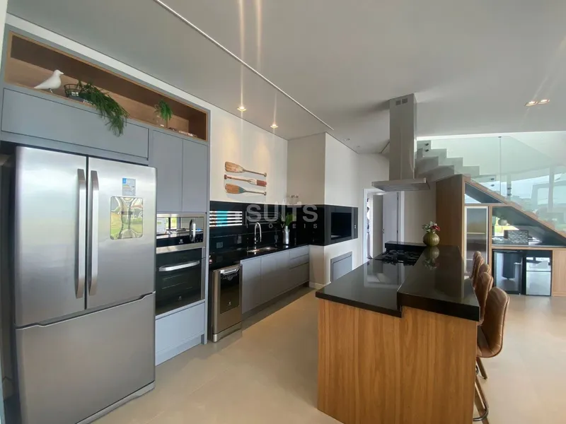 Incrível sobrado à beira do lago no condomínio Malibu: 10ª foto da galeria de imagens do imóvel