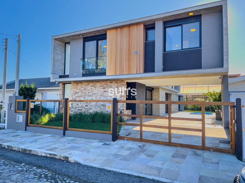 Excelente sobrado próximo do mar no centro de Xangri-Lá: 2ª foto da galeria de imagens do imóvel