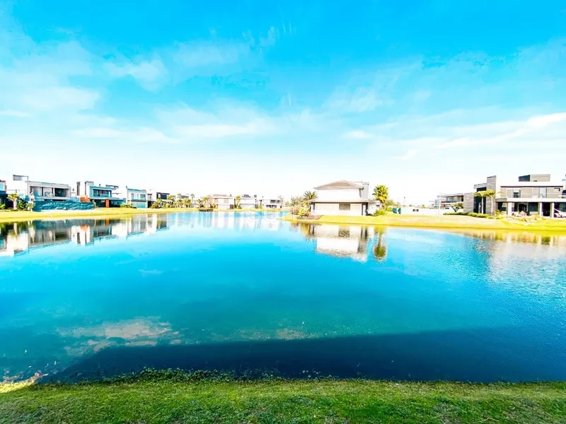 Sobrado de alto padrão beira-lago no condomínio Celebration: 28ª foto da galeria de imagens do imóvel