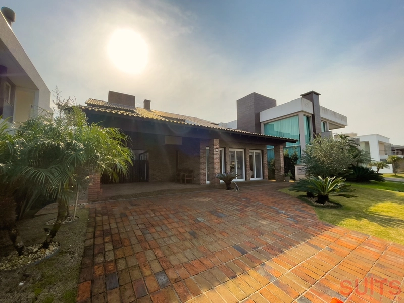 Lindíssimo sobrado padrão AAA no condomínio Villaggio Atlântida: 1ª foto da galeria de imagens do imóvel