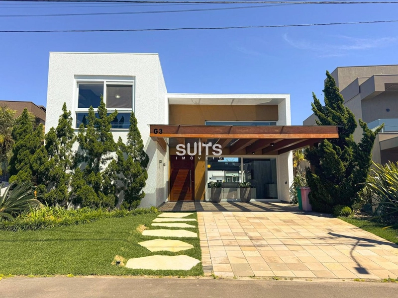 Excelente sobrado beira lago à venda no condomínio Malibu: 1ª foto da galeria de imagens do imóvel