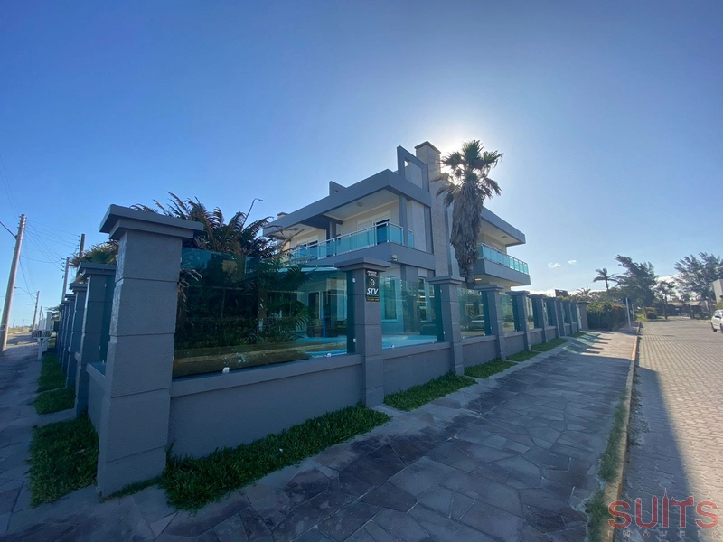 Incrível sobrado beira mar na praia de Atlântida em Xangri-Lá: 2ª foto da galeria de imagens do imóvel