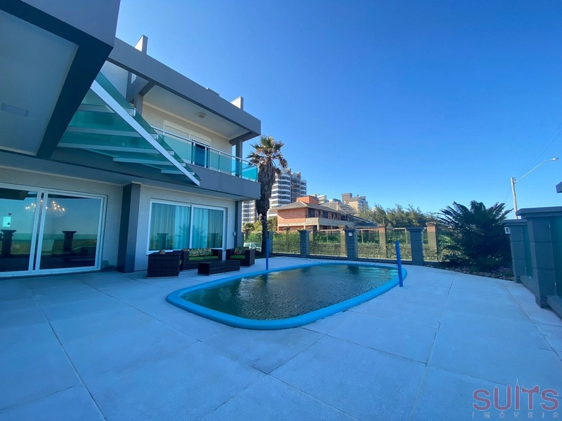 Incrível sobrado beira mar na praia de Atlântida em Xangri-Lá: 4ª foto da galeria de imagens do imóvel