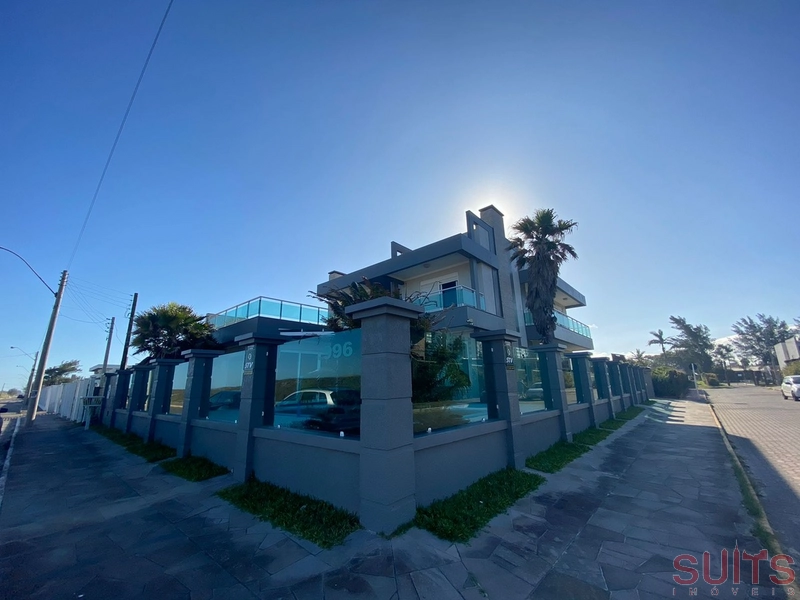 Incrível sobrado beira mar na praia de Atlântida em Xangri-Lá: 1ª foto da galeria de imagens do imóvel