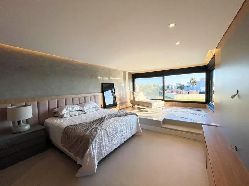 Excelente mansão beira lago no Condomínio Enseada: 26ª foto da galeria de imagens do imóvel