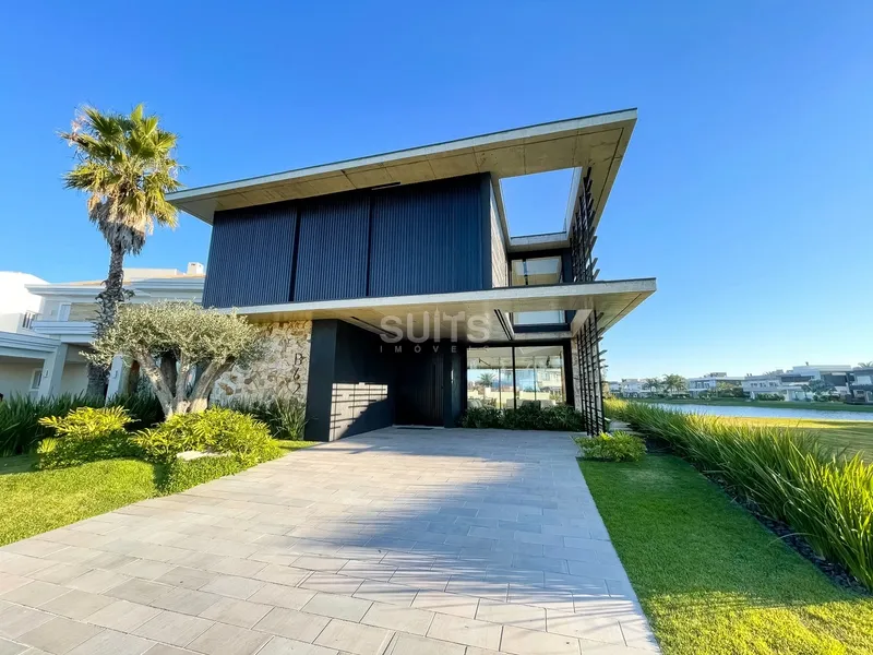 Excelente mansão beira lago no Condomínio Enseada: 3ª foto da galeria de imagens do imóvel