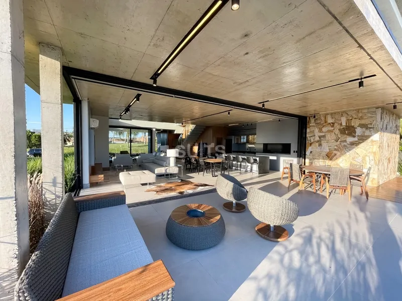 Excelente mansão beira lago no Condomínio Enseada: 17ª foto da galeria de imagens do imóvel