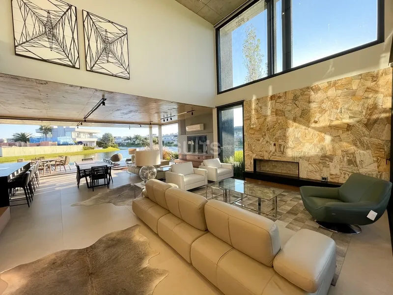 Excelente mansão beira lago no Condomínio Enseada: 7ª foto da galeria de imagens do imóvel