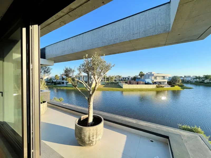 Excelente mansão beira lago no Condomínio Enseada: 37ª foto da galeria de imagens do imóvel