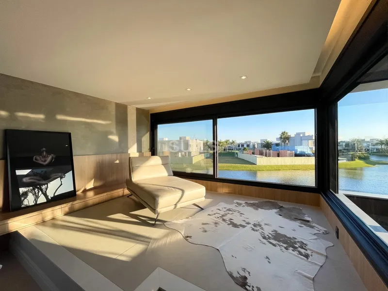 Excelente mansão beira lago no Condomínio Enseada: 27ª foto da galeria de imagens do imóvel