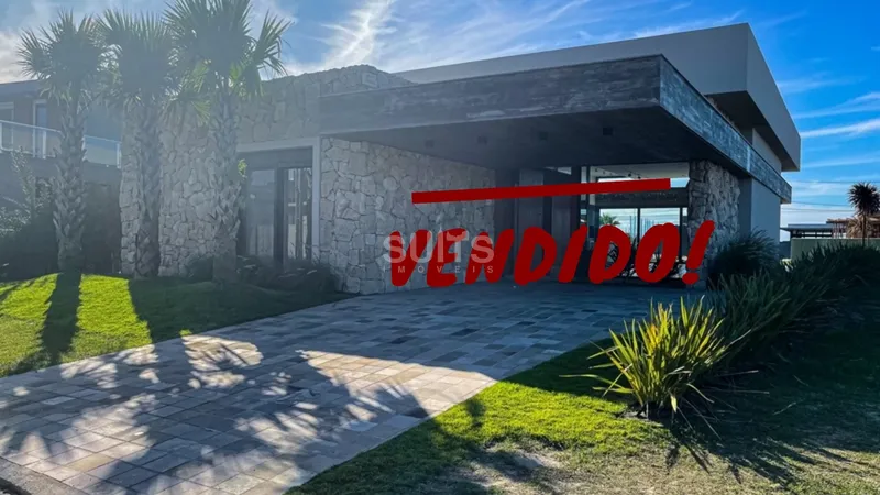 Excelente casa beira-lago nunca habitada no condomínio Celebration: 1ª foto da galeria de imagens do imóvel