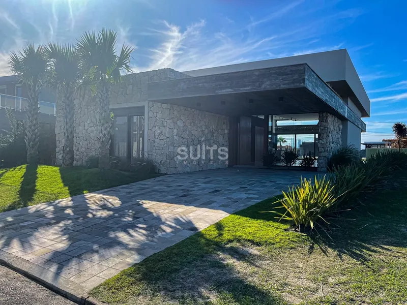 Excelente casa beira-lago nunca habitada no condomínio Celebration: 2ª foto da galeria de imagens do imóvel