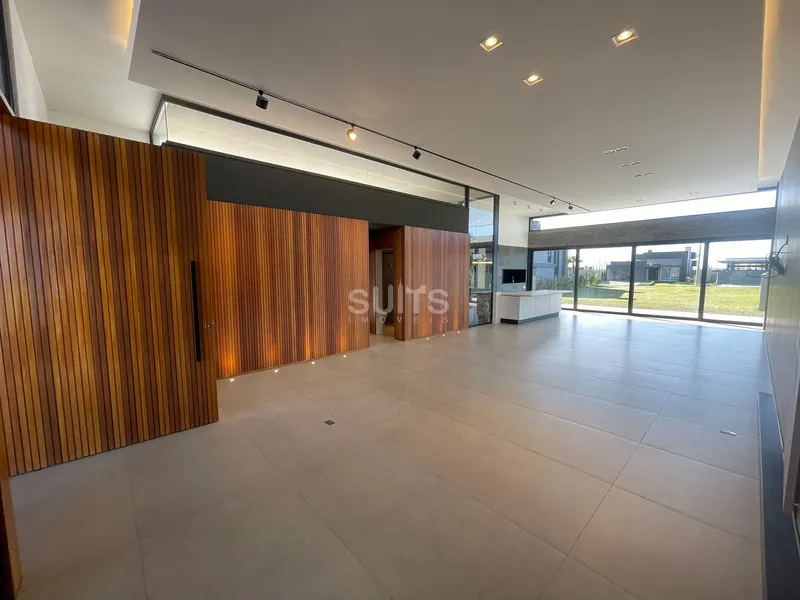 Excelente casa beira-lago nunca habitada no condomínio Celebration: 3ª foto da galeria de imagens do imóvel