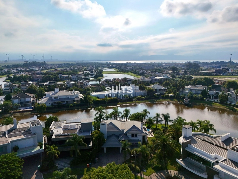 Excelente sobrado à venda no condomínio Atlântida Ilhas Park: 1ª foto da galeria de imagens do imóvel