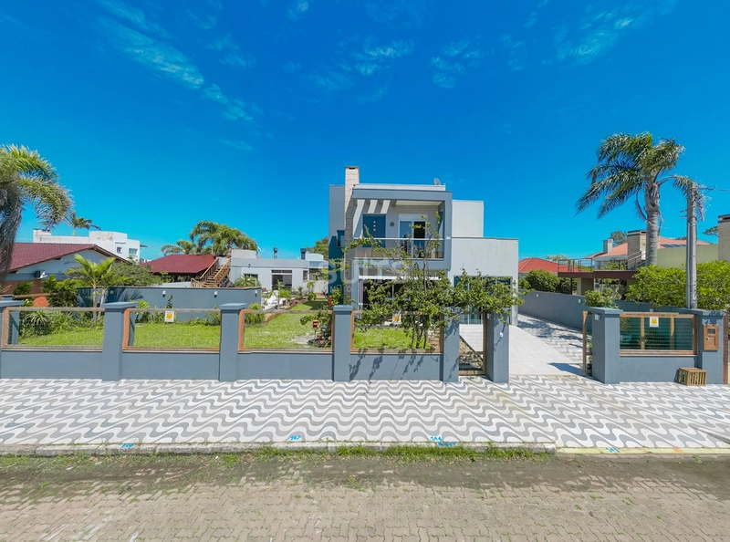 Excelente sobrado à venda na praia de Atlântida em Xangri-lá: 1ª foto da galeria de imagens do imóvel