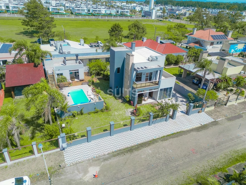 Excelente sobrado à venda na praia de Atlântida em Xangri-lá: 2ª foto da galeria de imagens do imóvel