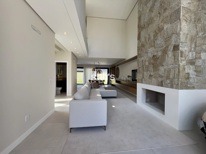 Sobrado imponente à venda no condomínio Sunset, em Xangri-lá.: 3ª foto da galeria de imagens do imóvel