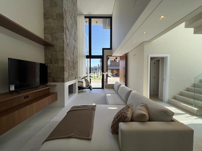 Sobrado imponente à venda no condomínio Sunset, em Xangri-lá.: 4ª foto da galeria de imagens do imóvel